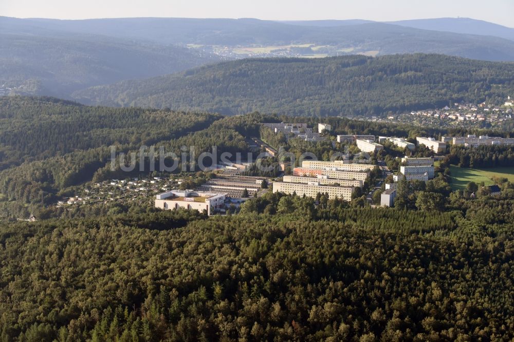 Aue aus der Vogelperspektive: Wohngebiet Brünlasberg mit Plattenbau- Wohngebäuden im Westen von Aue im Bundesland Sachsen