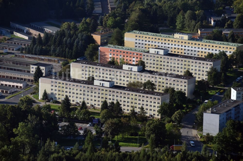 Aue von oben - Wohngebiet Brünlasberg mit Plattenbau- Wohngebäuden im Westen von Aue im Bundesland Sachsen