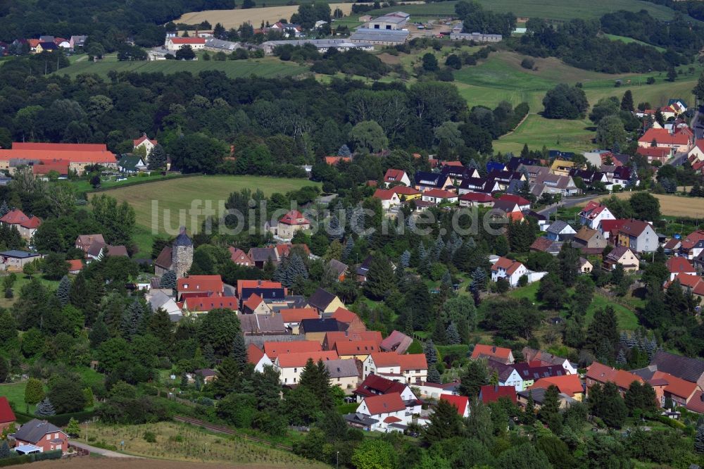 Weißenfels von oben - Wohngebiet mit der St. Cyriacus Kirche in Weißenfels im Bundesland Sachsen-Anhalt.