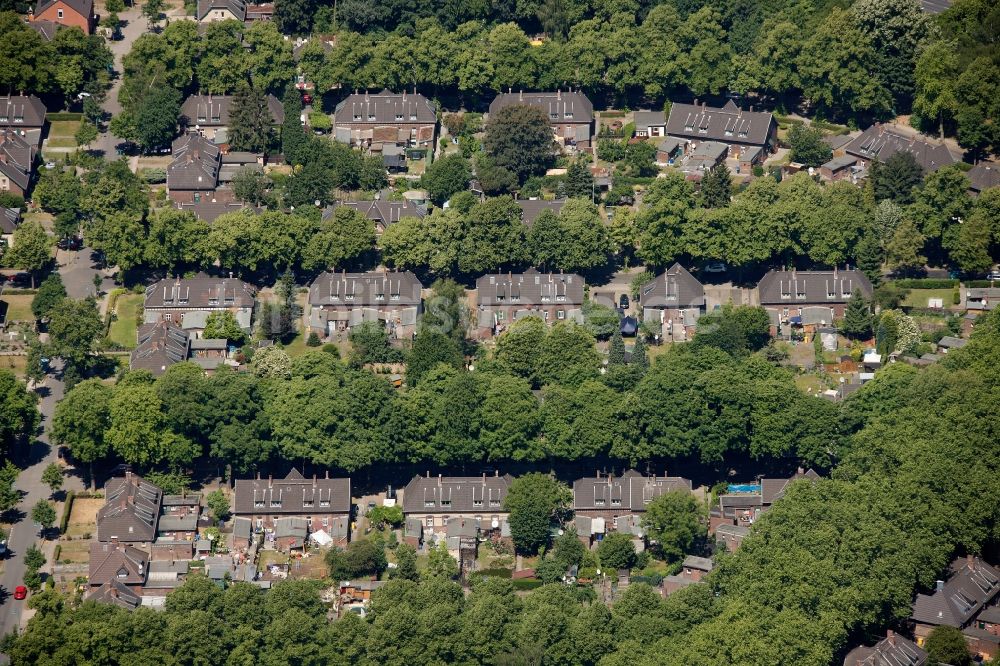 Duisburg von oben - Wohngebiet in Duisburg im Bundesland Nordrhein-Westfalen