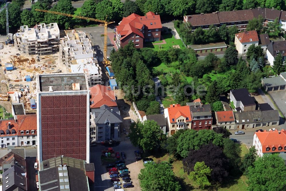 Rheinberg von oben - Wohngebiet und ehemaliges Lagerhochhaus Kräuterturm im Innenwall der Stadt Rheinberg im Bundesland Bundesland Nordrhein-Westfalen