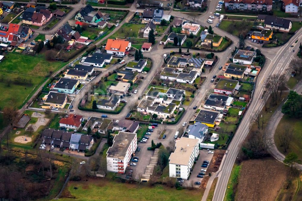 Ettenheim aus der Vogelperspektive: Wohngebiet einer Einfamilienhaus und Mehrfamilienhaus Siedlung Im Erlenwäldele in Ettenheim im Bundesland Baden-Württemberg, Deutschland