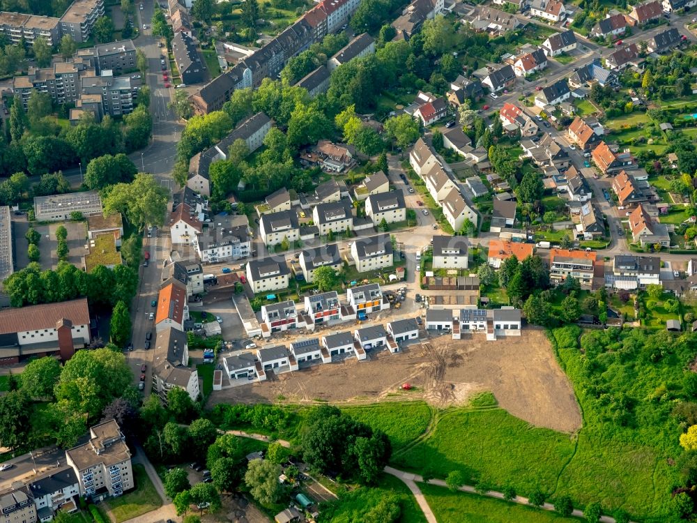 Gelsenkirchen aus der Vogelperspektive: Wohngebiet einer Einfamilienhaus- Mehrfamilienhaus- Siedlung in Gelsenkirchen im Bundesland Nordrhein-Westfalen