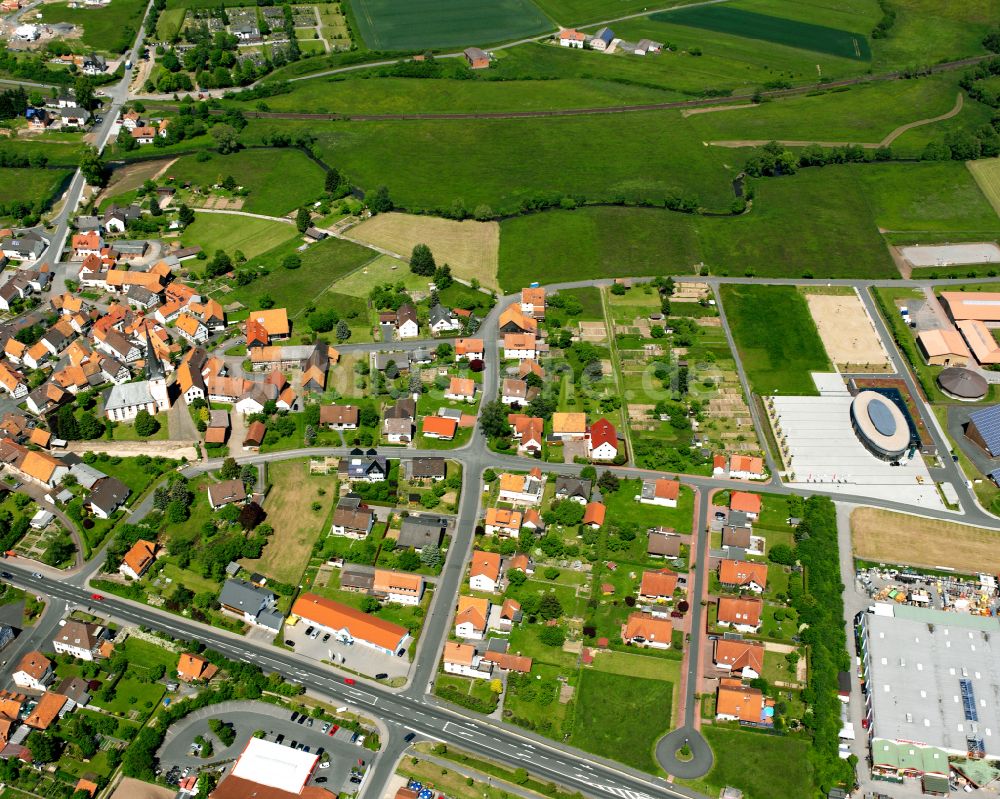 Luftaufnahme Angersbach - Wohngebiet einer Einfamilienhaus- Siedlung in Angersbach im Bundesland Hessen, Deutschland