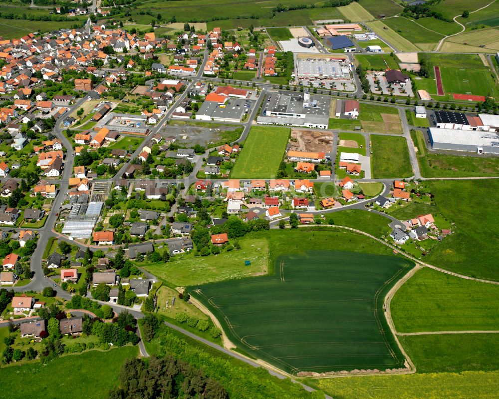 Angersbach aus der Vogelperspektive: Wohngebiet einer Einfamilienhaus- Siedlung in Angersbach im Bundesland Hessen, Deutschland