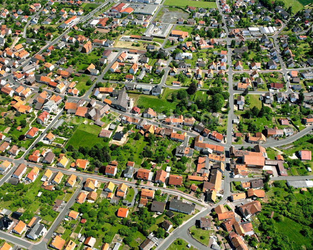 Luftaufnahme Angersbach - Wohngebiet einer Einfamilienhaus- Siedlung in Angersbach im Bundesland Hessen, Deutschland