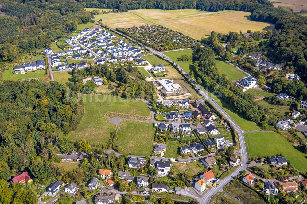 Luftaufnahme Arnsberg - Wohngebiet einer Einfamilienhaus- Siedlung in Arnsberg im Bundesland Nordrhein-Westfalen, Deutschland