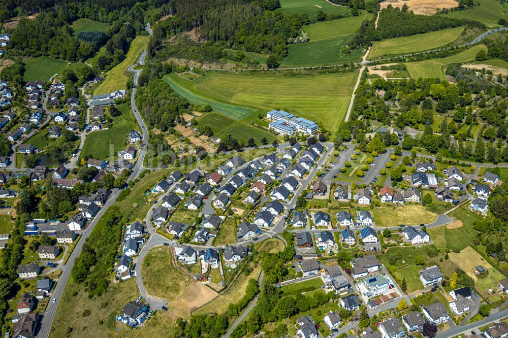 Luftbild Attendorn - Wohngebiet einer Einfamilienhaus- Siedlung in Attendorn im Bundesland Nordrhein-Westfalen, Deutschland