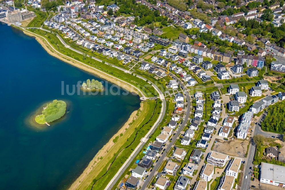 Luftaufnahme Dortmund - Wohngebiet einer Einfamilienhaus- Siedlung mit der Aussichtsplattform Bellevue An den Emscherauen in Dortmund im Bundesland Nordrhein-Westfalen, Deutschland