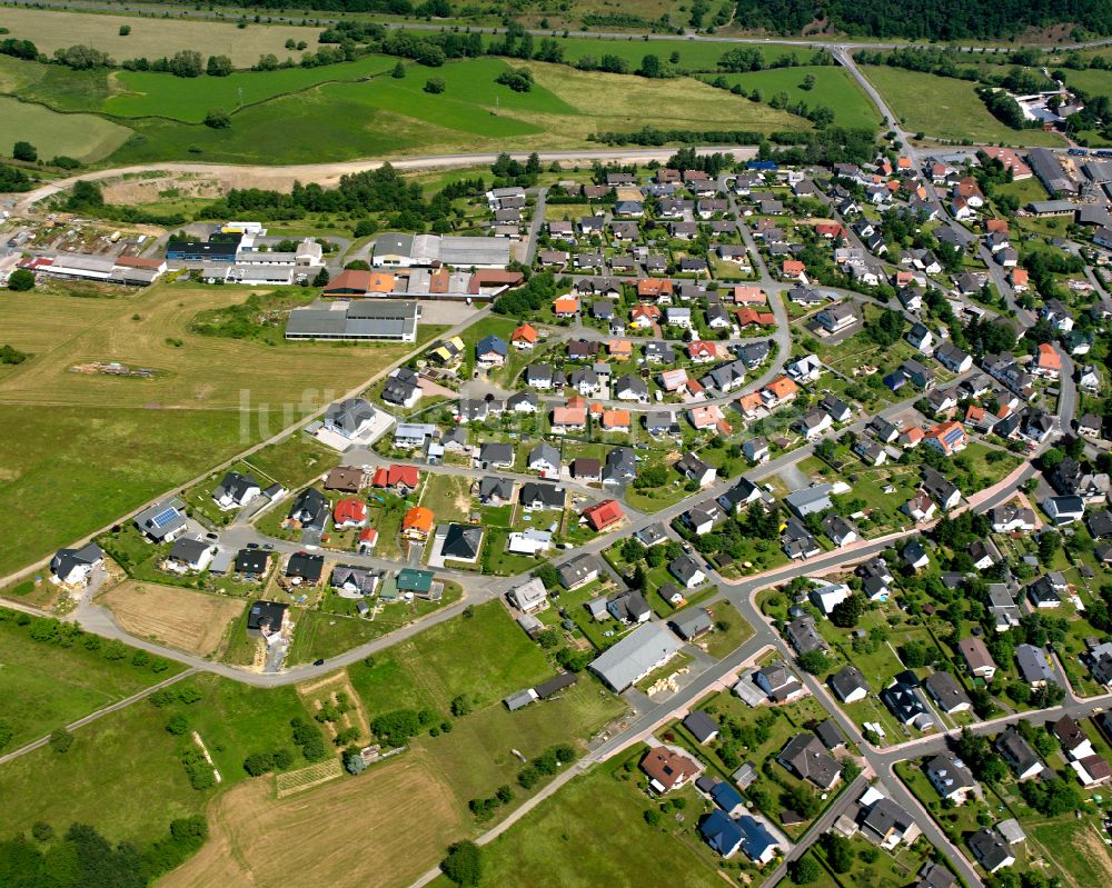 Luftaufnahme Ballersbach - Wohngebiet einer Einfamilienhaus- Siedlung in Ballersbach im Bundesland Hessen, Deutschland