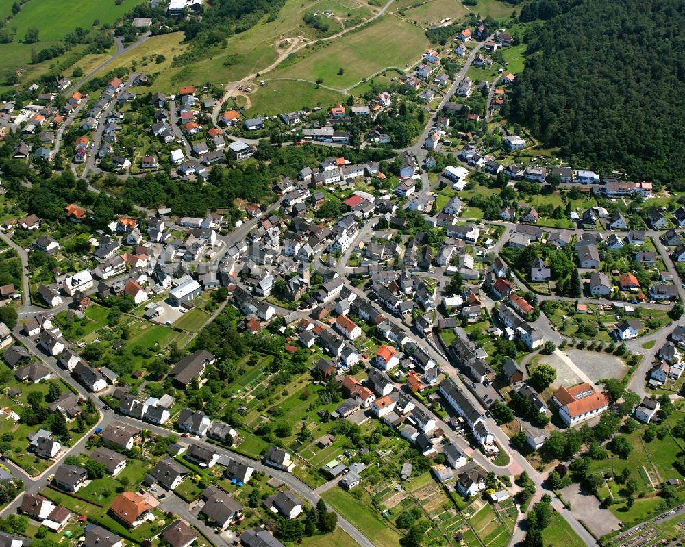 Ballersbach von oben - Wohngebiet einer Einfamilienhaus- Siedlung in Ballersbach im Bundesland Hessen, Deutschland