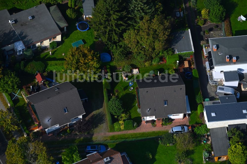 Berlin von oben - Wohngebiet einer Einfamilienhaus- Siedlung an der Bausdorfstraße im Ortsteil Kaulsdorf in Berlin, Deutschland