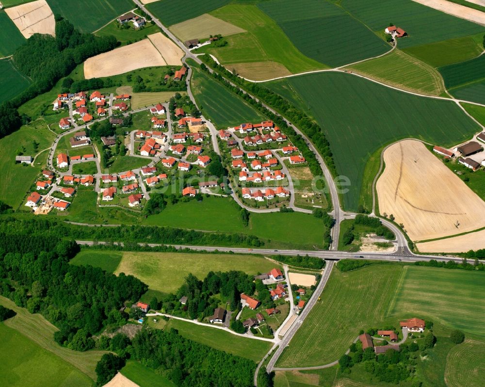 Berg aus der Vogelperspektive: Wohngebiet einer Einfamilienhaus- Siedlung in Berg im Bundesland Bayern, Deutschland