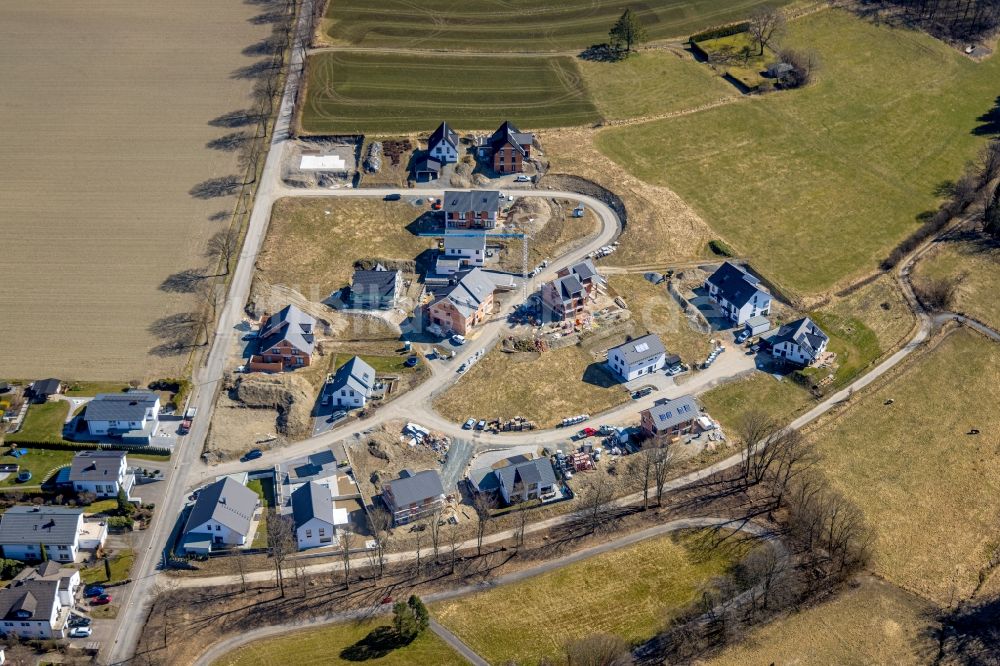 Bergdorf LiebesGrün aus der Vogelperspektive: Wohngebiet einer Einfamilienhaus- Siedlung in Bergdorf LiebesGrün im Bundesland Nordrhein-Westfalen, Deutschland