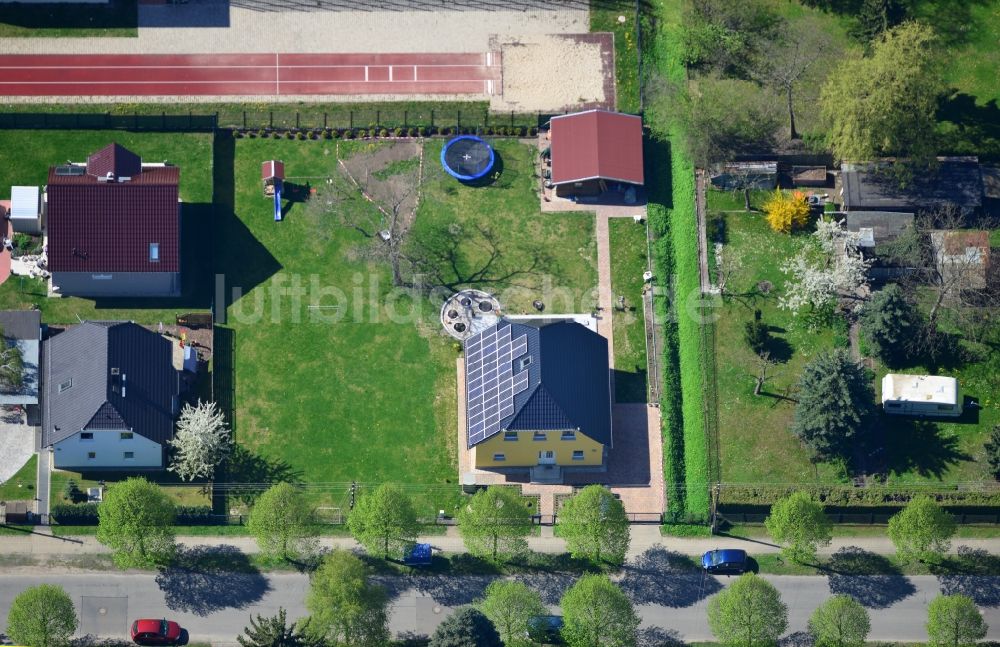 Berlin Kaulsdorf aus der Vogelperspektive: Wohngebiet einer Einfamilienhaus- Siedlung in Berlin- Kaulsdorf