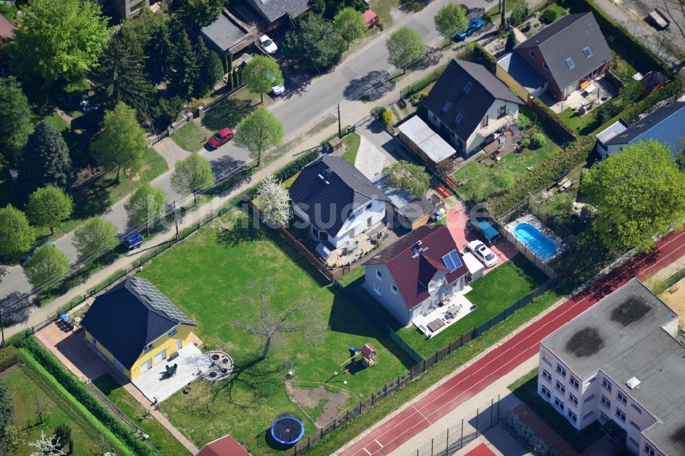 Berlin Kaulsdorf aus der Vogelperspektive: Wohngebiet einer Einfamilienhaus- Siedlung in Berlin- Kaulsdorf