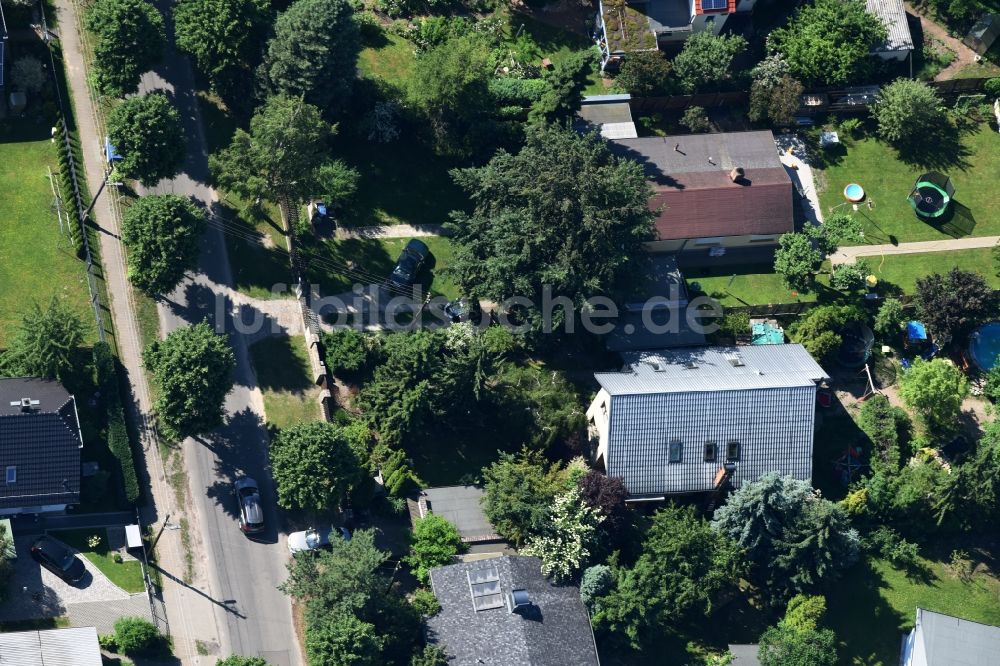 Berlin aus der Vogelperspektive: Wohngebiet einer Einfamilienhaus- Siedlung in Berlin- Kaulsdorf