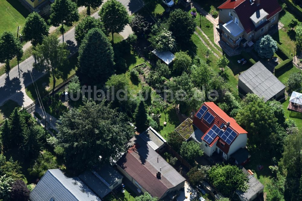 Berlin aus der Vogelperspektive: Wohngebiet einer Einfamilienhaus- Siedlung in Berlin- Kaulsdorf