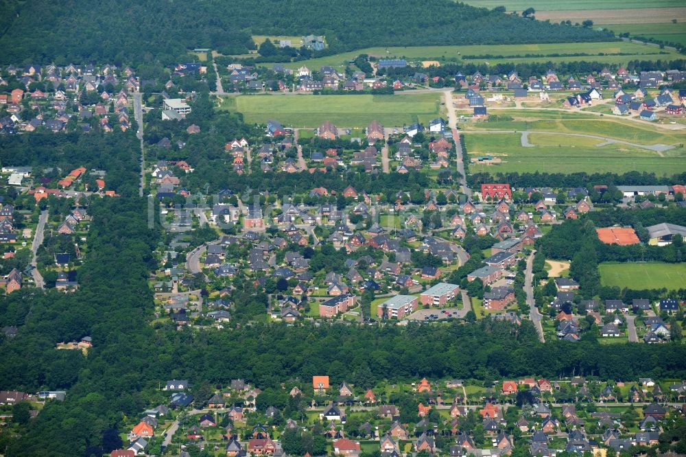 Wyk auf Föhr aus der Vogelperspektive: Wohngebiet einer Einfamilienhaus- Siedlung am Berliner Ring und Hamburger Ring in Wyk auf Föhr im Bundesland Schleswig-Holstein