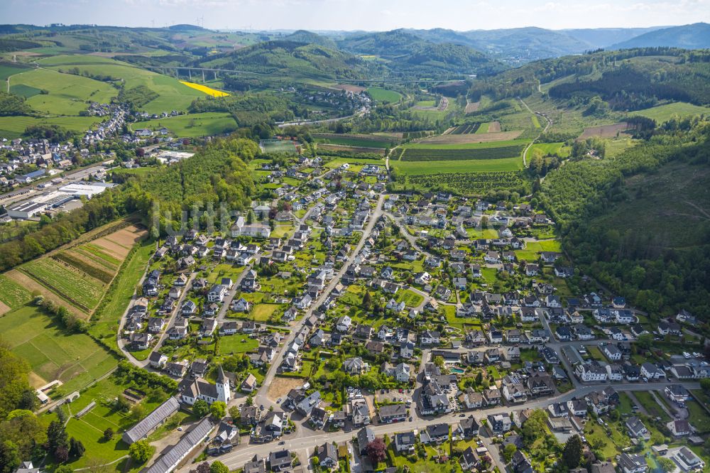 Bestwig von oben - Wohngebiet einer Einfamilienhaus- Siedlung in Bestwig im Bundesland Nordrhein-Westfalen, Deutschland