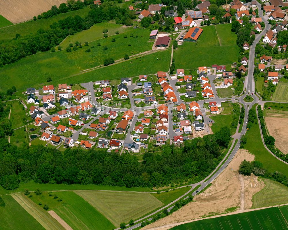 Biberach an der Riß von oben - Wohngebiet einer Einfamilienhaus- Siedlung in Biberach an der Riß im Bundesland Baden-Württemberg, Deutschland