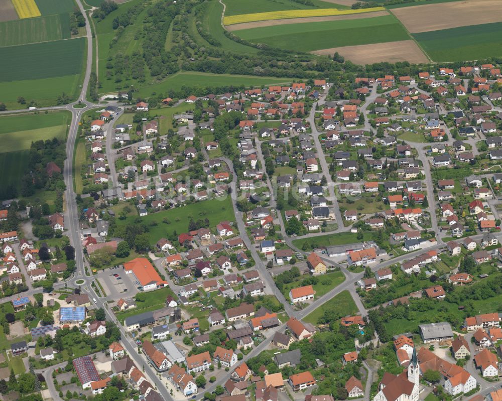 Binzwangen von oben - Wohngebiet einer Einfamilienhaus- Siedlung in Binzwangen im Bundesland Baden-Württemberg, Deutschland