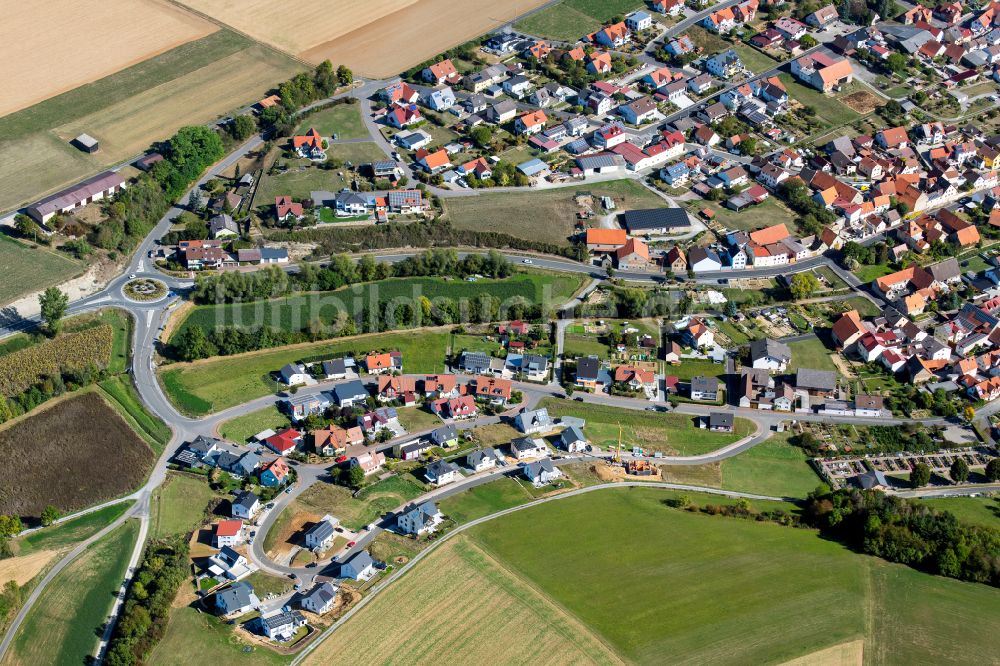 Birkenfeld aus der Vogelperspektive: Wohngebiet einer Einfamilienhaus- Siedlung in Birkenfeld im Bundesland Bayern, Deutschland