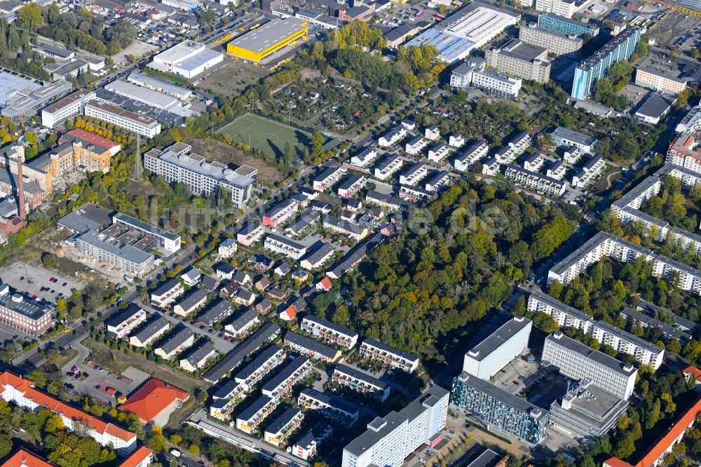 Luftaufnahme Berlin - Wohngebiet einer Einfamilienhaus- Siedlung Bornitzstraße im Ortsteil Lichtenberg in Berlin, Deutschland