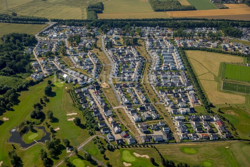 Dortmund aus der Vogelperspektive: Wohngebiet einer Einfamilienhaus- Siedlung Brakeler Feld im Ortsteil Brackel in Dortmund im Bundesland Nordrhein-Westfalen, Deutschland