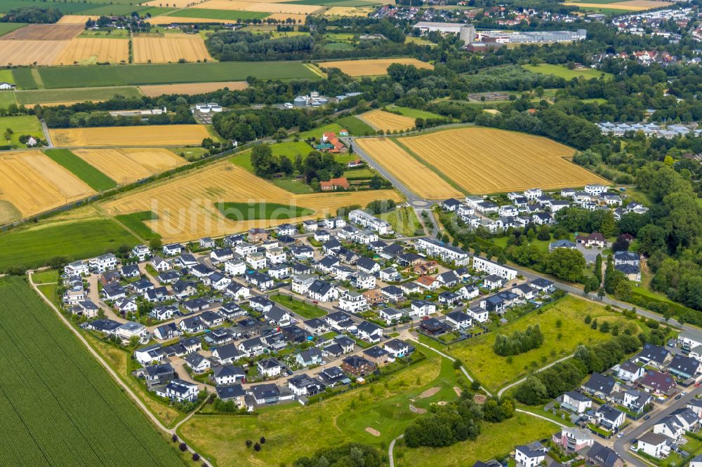 Soest von oben - Wohngebiet einer Einfamilienhaus- Siedlung Brinkenkamp - Marserweg in Soest im Bundesland Nordrhein-Westfalen, Deutschland