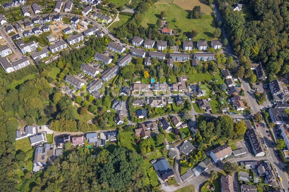 Luftaufnahme Schwelm - Wohngebiet einer Einfamilienhaus- Siedlung Am Brunnenhof - Boellingweg in Schwelm im Bundesland Nordrhein-Westfalen, Deutschland