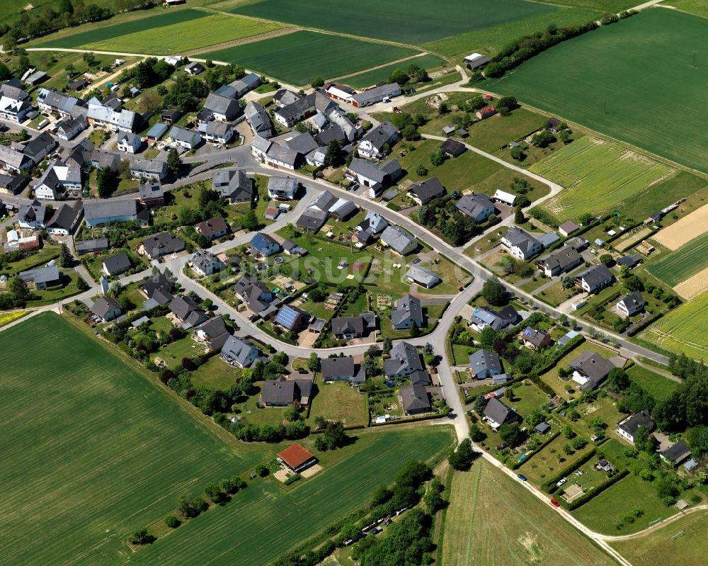 Bubach aus der Vogelperspektive: Wohngebiet einer Einfamilienhaus- Siedlung in Bubach im Bundesland Rheinland-Pfalz