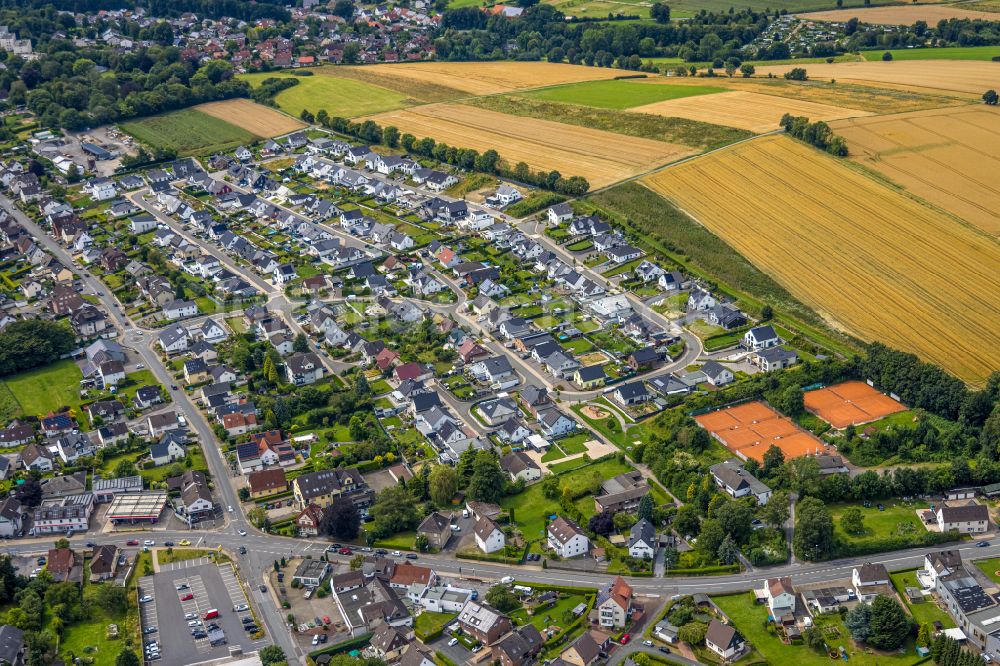 Luftaufnahme Wickede (Ruhr) - Wohngebiet einer Einfamilienhaus- Siedlung An der Chaussee in Wickede (Ruhr) im Bundesland Nordrhein-Westfalen, Deutschland