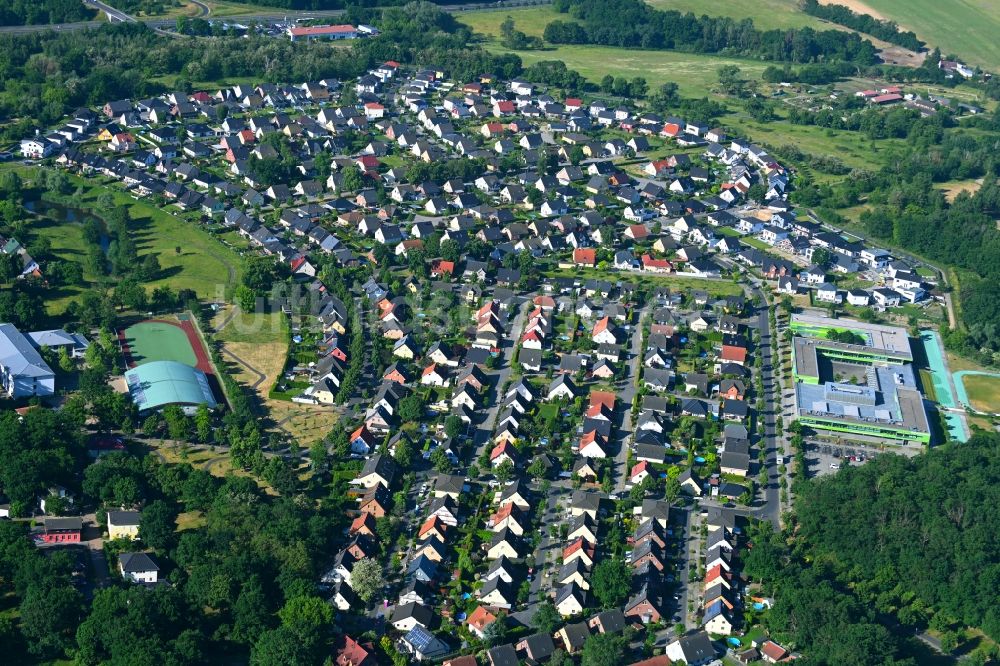 Luftaufnahme Dallgow-Döberitz - Wohngebiet einer Einfamilienhaus- Siedlung in Dallgow-Döberitz im Bundesland Brandenburg, Deutschland