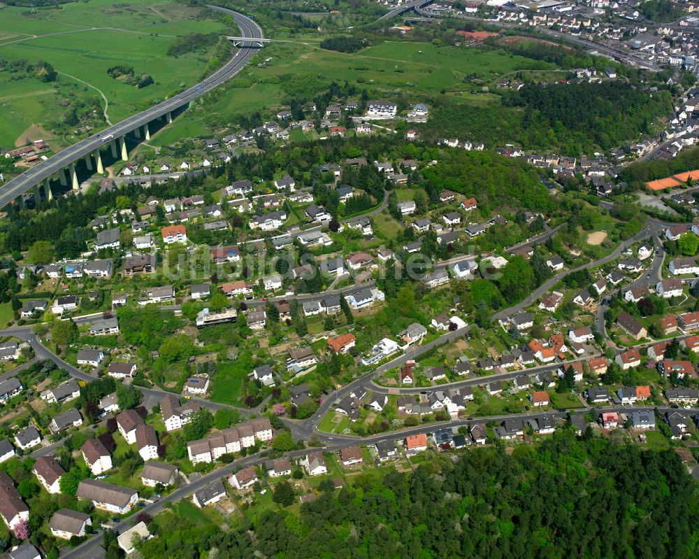 Luftaufnahme Dillenburg - Wohngebiet einer Einfamilienhaus- Siedlung in Dillenburg im Bundesland Hessen, Deutschland