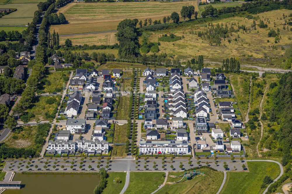 Dinslaken aus der Vogelperspektive: Wohngebiet einer Einfamilienhaus- Siedlung in Dinslaken im Bundesland Nordrhein-Westfalen, Deutschland