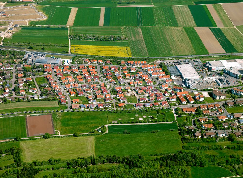 Ehingen (Donau) aus der Vogelperspektive: Wohngebiet einer Einfamilienhaus- Siedlung in Ehingen (Donau) im Bundesland Baden-Württemberg, Deutschland