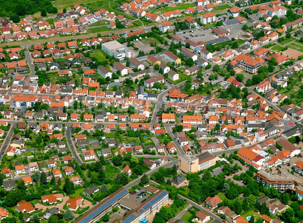 Luftaufnahme Eisenberg (Pfalz) - Wohngebiet einer Einfamilienhaus- Siedlung in Eisenberg (Pfalz) im Bundesland Rheinland-Pfalz, Deutschland