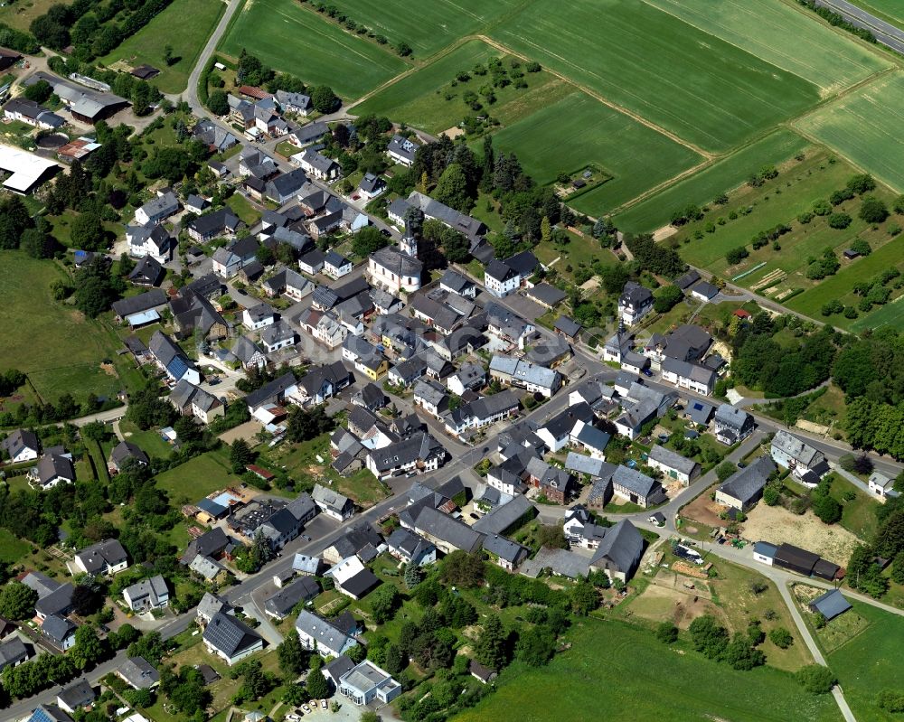 Ellern (Hunsrück) aus der Vogelperspektive: Wohngebiet einer Einfamilienhaus- Siedlung in Ellern (Hunsrück) im Bundesland Rheinland-Pfalz