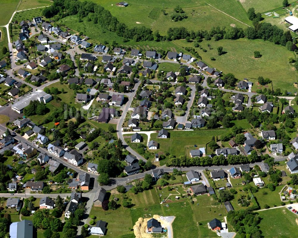 Luftaufnahme Ellern (Hunsrück) - Wohngebiet einer Einfamilienhaus- Siedlung in Ellern (Hunsrück) im Bundesland Rheinland-Pfalz