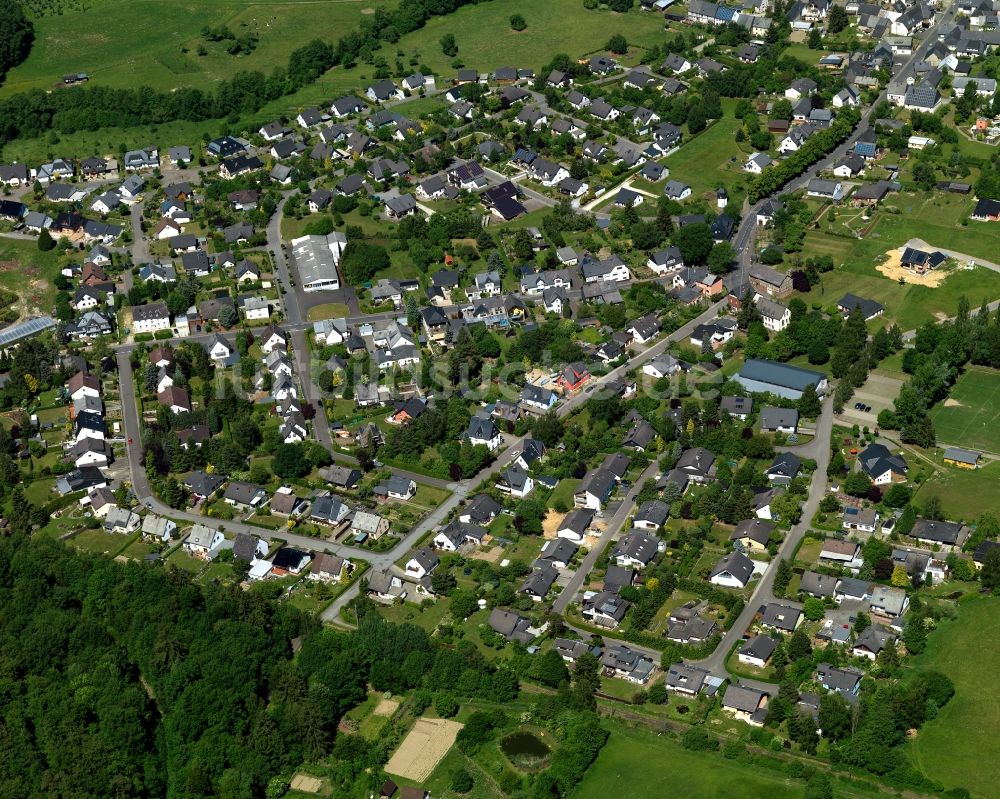 Ellern (Hunsrück) aus der Vogelperspektive: Wohngebiet einer Einfamilienhaus- Siedlung in Ellern (Hunsrück) im Bundesland Rheinland-Pfalz