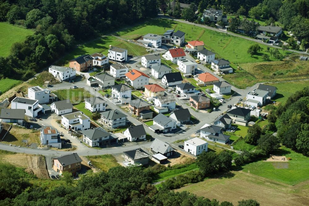 Wetzlar aus der Vogelperspektive: Wohngebiet einer Einfamilienhaus- Siedlung Elsie-Kühn-Leitz Straße in Wetzlar im Bundesland Hessen, Deutschland