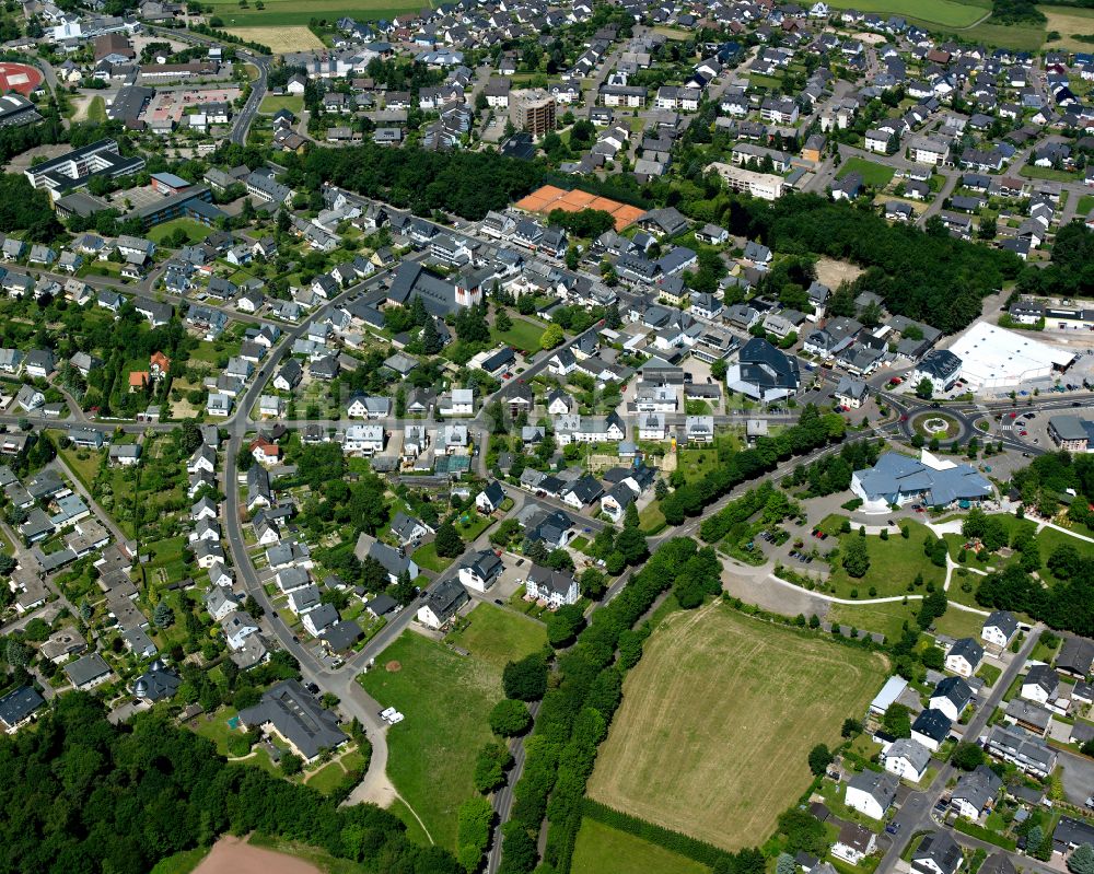 Luftaufnahme Emmelshausen - Wohngebiet einer Einfamilienhaus- Siedlung in Emmelshausen im Bundesland Rheinland-Pfalz, Deutschland