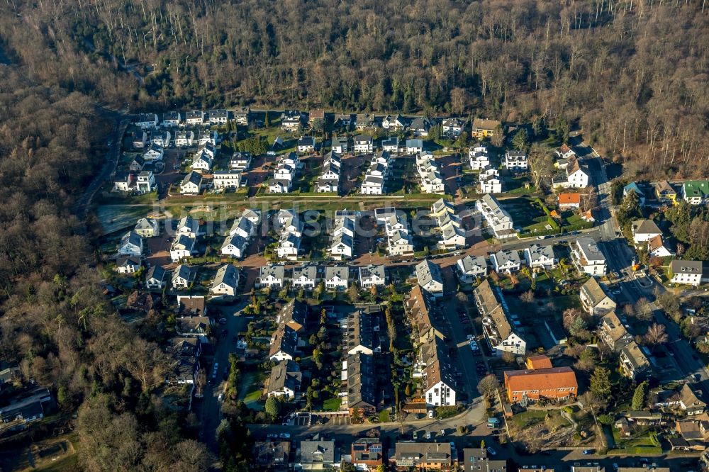 Luftbild Essen - Wohngebiet einer Einfamilienhaus- Siedlung entlang der Heisinger Straße - Zur Waldesquelle in Essen im Bundesland Nordrhein-Westfalen, Deutschland