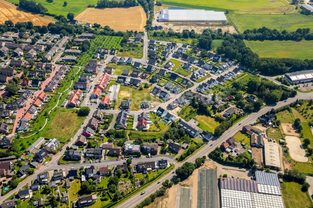 Kirchhellen aus der Vogelperspektive: Wohngebiet einer Einfamilienhaus- Siedlung entlang der Hellen Strasse und Tappenhof im Süden von Kirchhellen im Bundesland Nordrhein-Westfalen