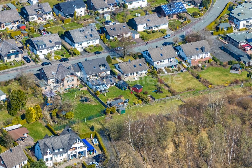 Luftbild Meschede - Wohngebiet einer Einfamilienhaus- Siedlung entlang der Liegnitzer Straße in Meschede im Bundesland Nordrhein-Westfalen, Deutschland