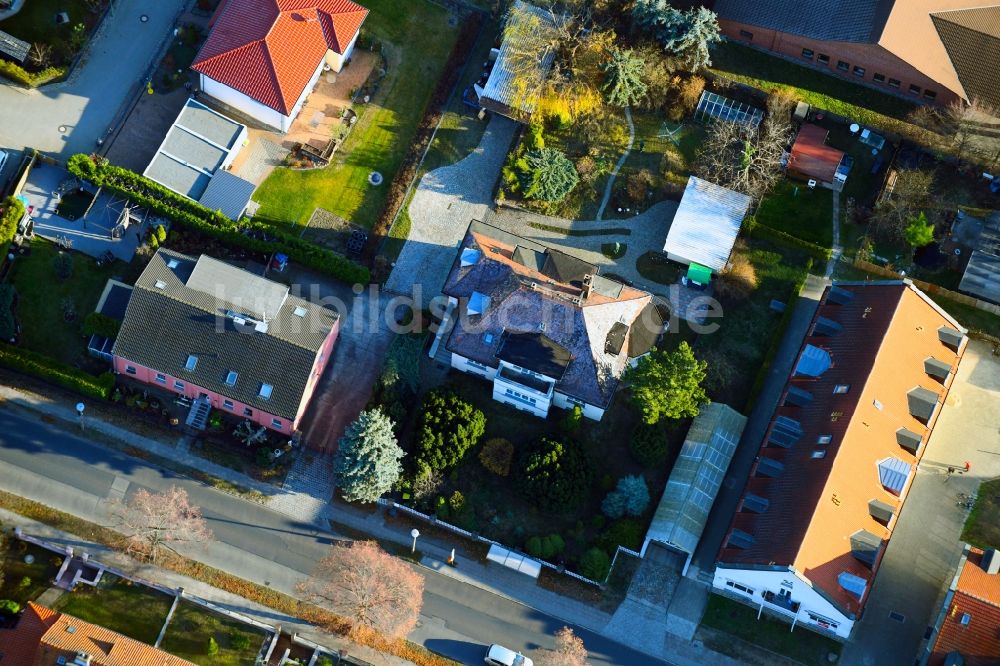 Berlin aus der Vogelperspektive: Wohngebiet einer Einfamilienhaus- Siedlung entlang der Lindenberger Straße - Am Wartenberger Luch - Am Genossenschaftsring im Ortsteil Hohenschönhausen in Berlin, Deutschland