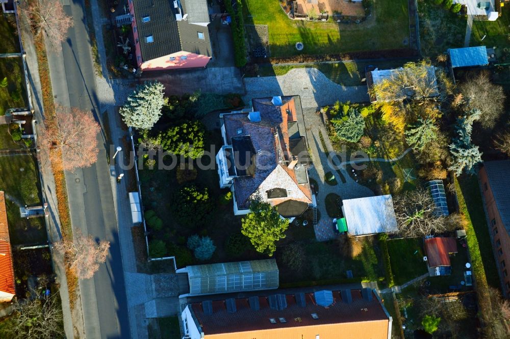 Luftaufnahme Berlin - Wohngebiet einer Einfamilienhaus- Siedlung entlang der Lindenberger Straße - Am Wartenberger Luch - Am Genossenschaftsring im Ortsteil Hohenschönhausen in Berlin, Deutschland