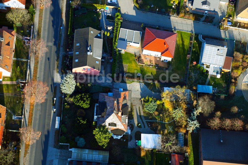 Luftbild Berlin - Wohngebiet einer Einfamilienhaus- Siedlung entlang der Lindenberger Straße - Am Wartenberger Luch - Am Genossenschaftsring im Ortsteil Hohenschönhausen in Berlin, Deutschland