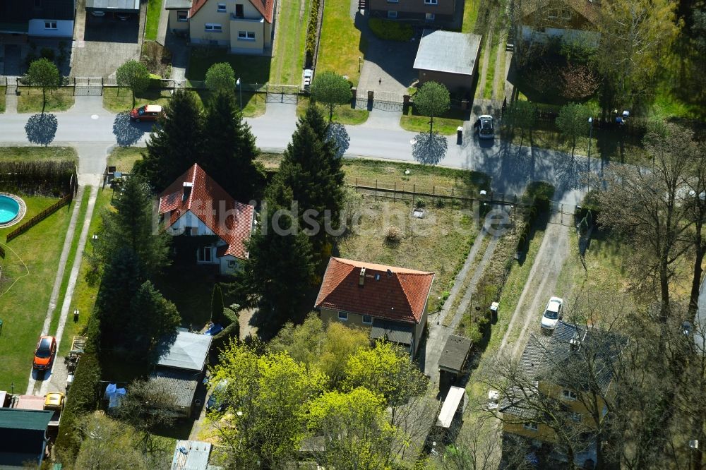 Luftbild Falkensee - Wohngebiet einer Einfamilienhaus- Siedlung entlang der Mannheimer Straße in Falkensee im Bundesland Brandenburg, Deutschland